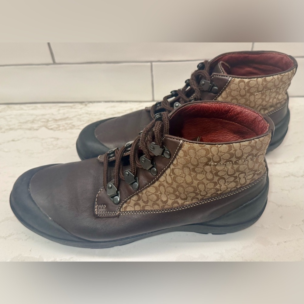 🐎 COACH Dyanne Signature Jacquard & Leather Lace Up Brown Boots — Size 9.5